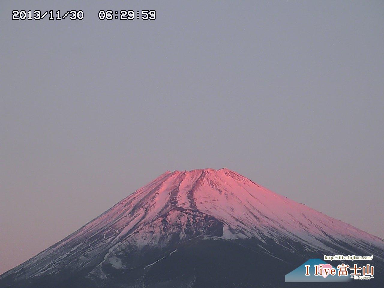ﾋﾟﾝｸ色の染まる美しい富士山
